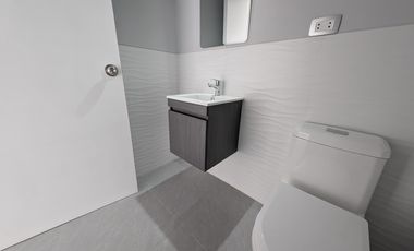 Oficina en plena Av. Larco cdra 7, a metros de Benavides