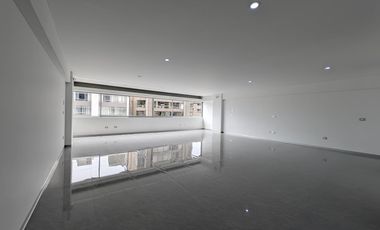 Oficina en plena Av. Larco cdra 7, a metros de Benavides