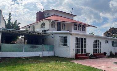 Casa en venta con jardín grande