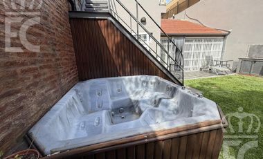 Venta Casa-IMPERDIBLE CHALET DE CATEGORÍA-5 ambientes-3 baños-Excelente ubicación-Lanús Este