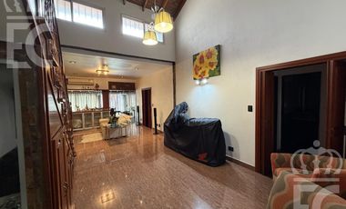 Venta Casa-IMPERDIBLE CHALET DE CATEGORÍA-5 ambientes-3 baños-Excelente ubicación-Lanús Este