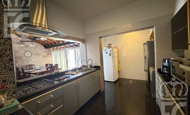 Venta Casa-IMPERDIBLE CHALET DE CATEGORÍA-5 ambientes-3 baños-Excelente ubicación-Lanús Este