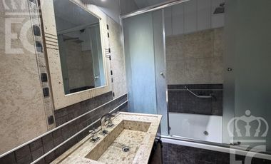 Venta Casa-IMPERDIBLE CHALET DE CATEGORÍA-5 ambientes-3 baños-Excelente ubicación-Lanús Este