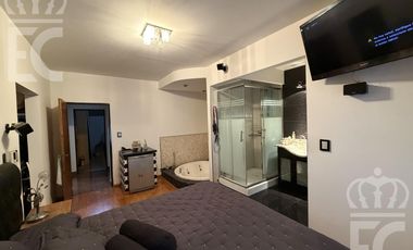 Venta Casa-IMPERDIBLE CHALET DE CATEGORÍA-5 ambientes-3 baños-Excelente ubicación-Lanús Este