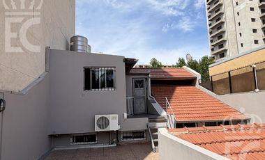 Venta Casa-IMPERDIBLE CHALET DE CATEGORÍA-5 ambientes-3 baños-Excelente ubicación-Lanús Este