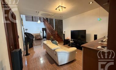 Venta Casa-IMPERDIBLE CHALET DE CATEGORÍA-5 ambientes-3 baños-Excelente ubicación-Lanús Este