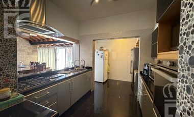 Venta Casa-IMPERDIBLE CHALET DE CATEGORÍA-5 ambientes-3 baños-Excelente ubicación-Lanús Este