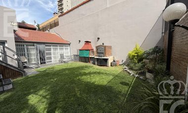 Venta Casa-IMPERDIBLE CHALET DE CATEGORÍA-5 ambientes-3 baños-Excelente ubicación-Lanús Este