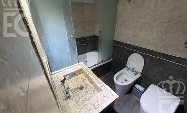 Venta Casa-IMPERDIBLE CHALET DE CATEGORÍA-5 ambientes-3 baños-Excelente ubicación-Lanús Este