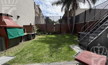 Venta Casa-IMPERDIBLE CHALET DE CATEGORÍA-5 ambientes-3 baños-Excelente ubicación-Lanús Este