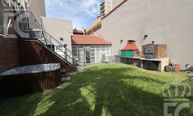 Venta Casa-IMPERDIBLE CHALET DE CATEGORÍA-5 ambientes-3 baños-Excelente ubicación-Lanús Este