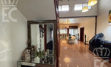 Venta Casa-IMPERDIBLE CHALET DE CATEGORÍA-5 ambientes-3 baños-Excelente ubicación-Lanús Este