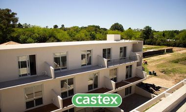 Departamento 3 ambientes en venta en planta baja en Saravi Village