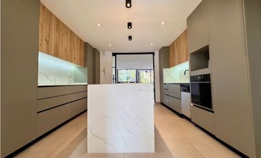 Vendo amplio apartamento en Catay sector Provenza, El Poblado