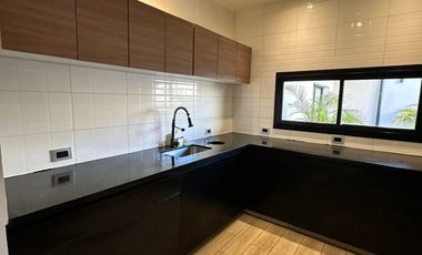 VENDE CASA EN PEREZ - LOS LAPACHOS