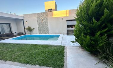 VENDE CASA EN PEREZ - LOS LAPACHOS