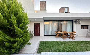 VENDE CASA EN PEREZ - LOS LAPACHOS