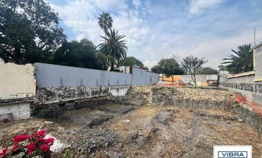 Terreno 1,319 m2 en Calle CERRADA con Seguridad 24 horas.