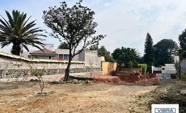 Terreno 1,319 m2 en Calle CERRADA con Seguridad 24 horas.