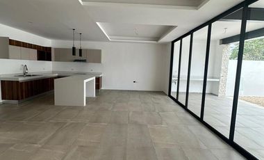 CASA EN VENTA EN PRIVADA TAMORA, CONKAL, ENTREGA INMEDIATA.