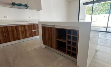 CASA EN VENTA EN PRIVADA TAMORA, CONKAL, ENTREGA INMEDIATA.
