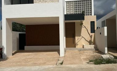 CASA EN VENTA EN PRIVADA TAMORA, CONKAL, ENTREGA INMEDIATA.