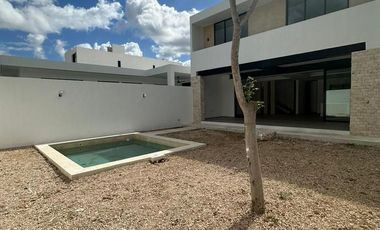 CASA EN VENTA EN PRIVADA TAMORA, CONKAL, ENTREGA INMEDIATA.
