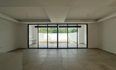 CASA EN VENTA EN PRIVADA TAMORA, CONKAL, ENTREGA INMEDIATA.