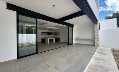 CASA EN VENTA EN PRIVADA TAMORA, CONKAL, ENTREGA INMEDIATA.