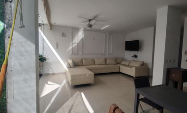 Casa con Alberca en VENTA en Fraccionamiento Privadas del Canadá