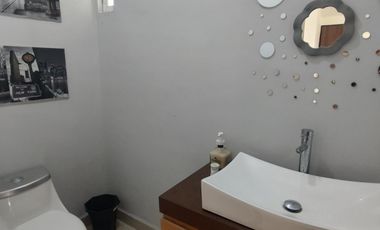 Casa con Alberca en VENTA en Fraccionamiento Privadas del Canadá