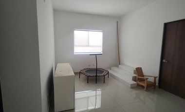 Casa con Alberca en VENTA en Fraccionamiento Privadas del Canadá