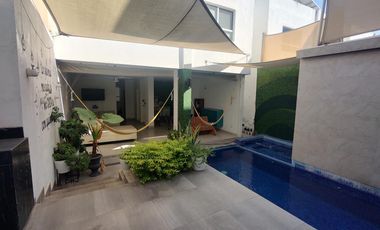 Casa con Alberca en VENTA en Fraccionamiento Privadas del Canadá