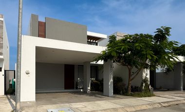 CASA CON HAB. EN PB Y ESTUDIO EN VENTA EN LOMAS DEL DORADO