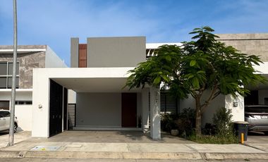 CASA CON HAB. EN PB Y ESTUDIO EN VENTA EN LOMAS DEL DORADO