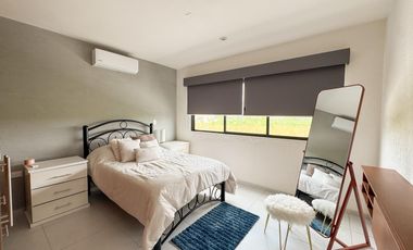 CASA CON HAB. EN PB Y ESTUDIO EN VENTA EN LOMAS DEL DORADO