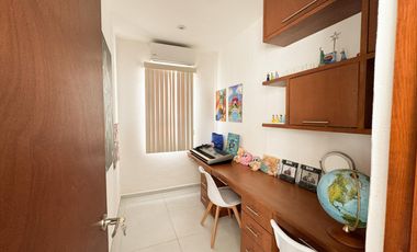 CASA CON HAB. EN PB Y ESTUDIO EN VENTA EN LOMAS DEL DORADO