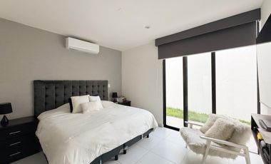 CASA CON HAB. EN PB Y ESTUDIO EN VENTA EN LOMAS DEL DORADO