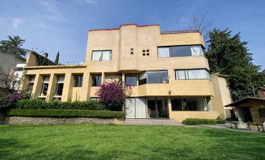 CASA EN VENTA EN LOMAS DE LAS ÁGUILAS