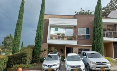 Casa para la venta en La Estrella Cerca del Parque - Antioquia
