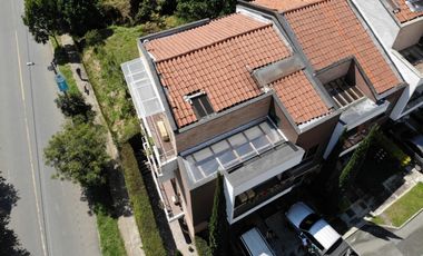 Casa para la venta en La Estrella Cerca del Parque - Antioquia