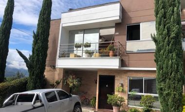 Casa para la venta en La Estrella Cerca del Parque - Antioquia