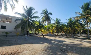 Casa en Telchac puerto con 2,844 mts2 de Terreno