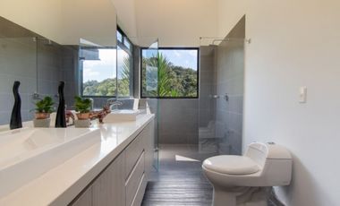 Casa en venta en el Retiro las Palmas vía la Fe