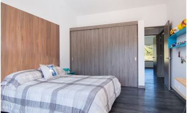 Casa en venta en el Retiro las Palmas vía la Fe