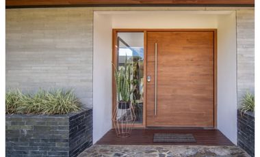 Casa en venta en el Retiro las Palmas vía la Fe