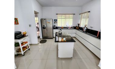 Casa campestre en venta sector el escobero envigado