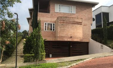Casa para la venta en La Estrella Cerca del Parque - Antioquia