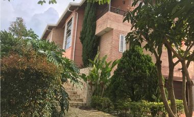 Casa para la venta en La Estrella Cerca del Parque - Antioquia