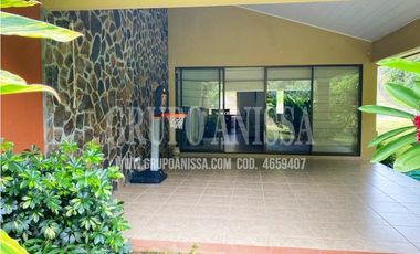 Se Vende Hermosa Casa en Altos del Maria COD.4659407